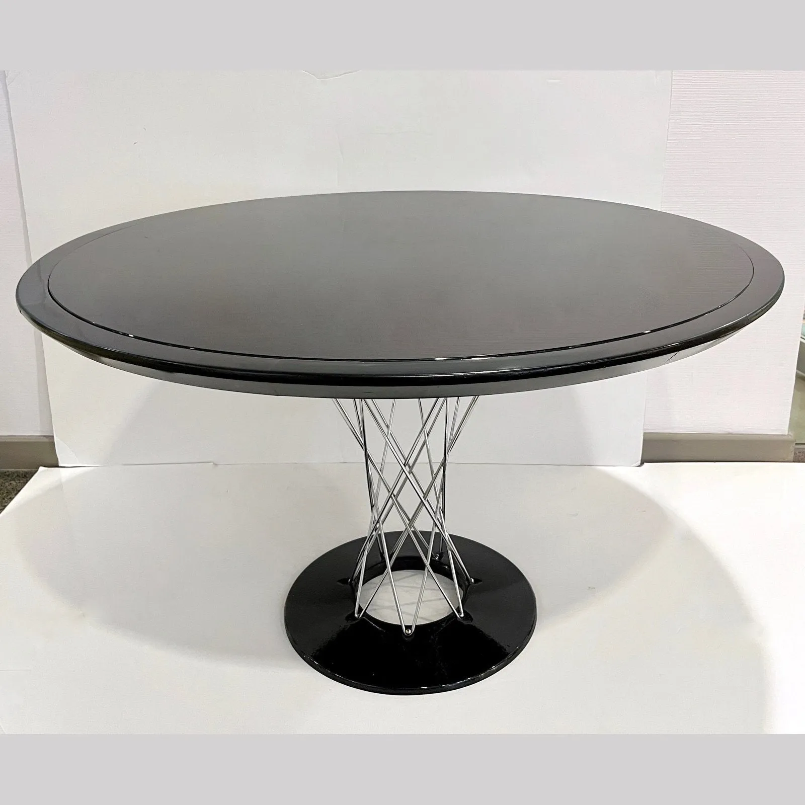 1960s Vintage Isamu Noguchi Black Laminated Round Dining / Entry Table for Knoll